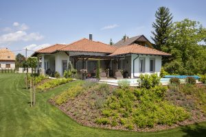 Csősz-Tóth Anita lakberendező - Angol stílus kert 01