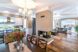 Csősz-Tóth Anita lakberendező - Merész színek étkező 04